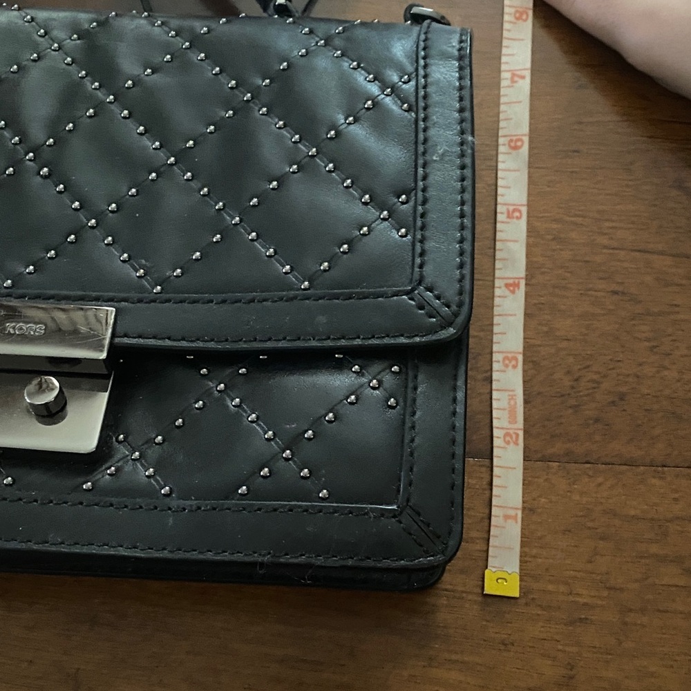 Michael Kors Leather Bag Featuring Crossbody Strap - Picture 3 of 9